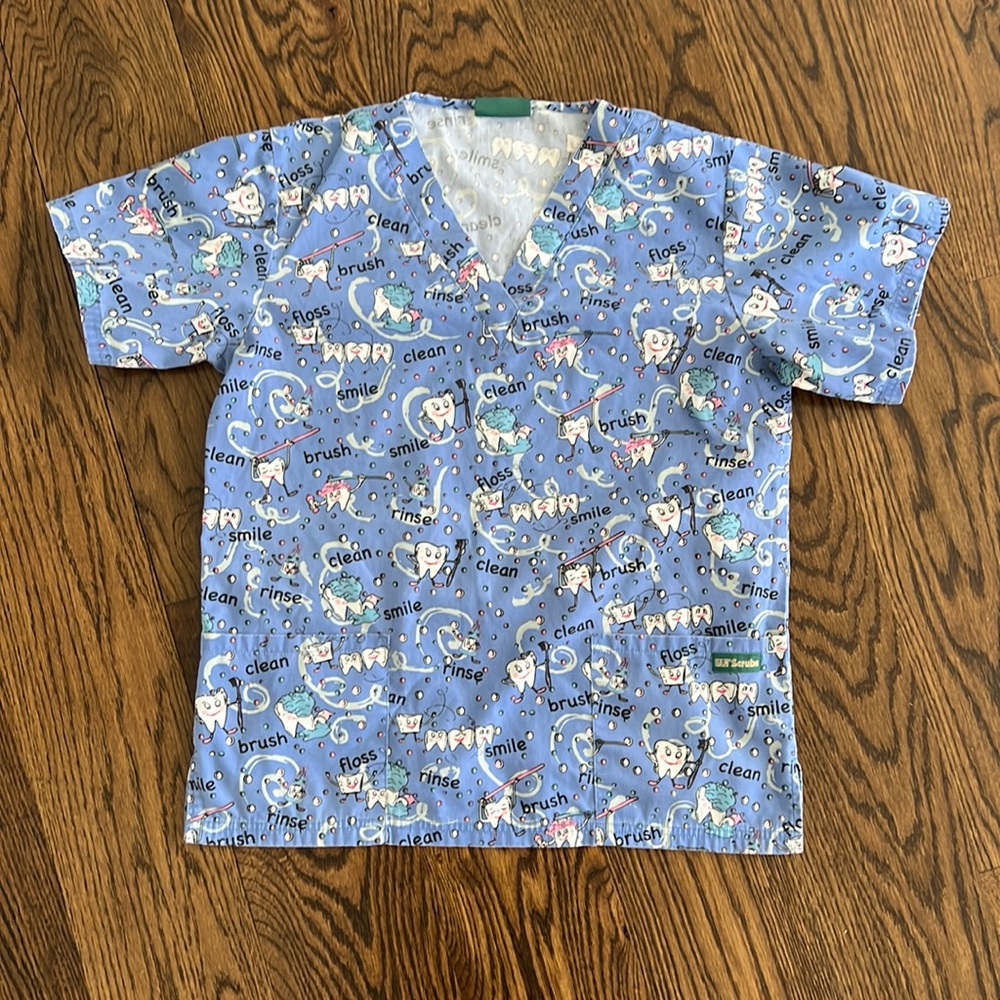 Women’s scrub top